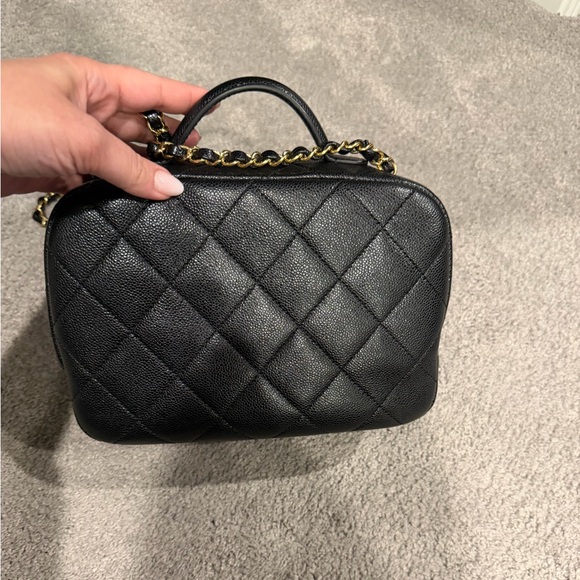 CHANEL Black Quilted Crossbody Bag with Gold Chain - Picture 2 of 5